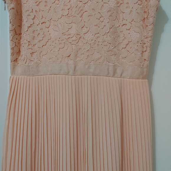 ✅✅ SOLD ✅✅ H&M MAMA Nursing Dress BNWT XS - Picture 4 of 9